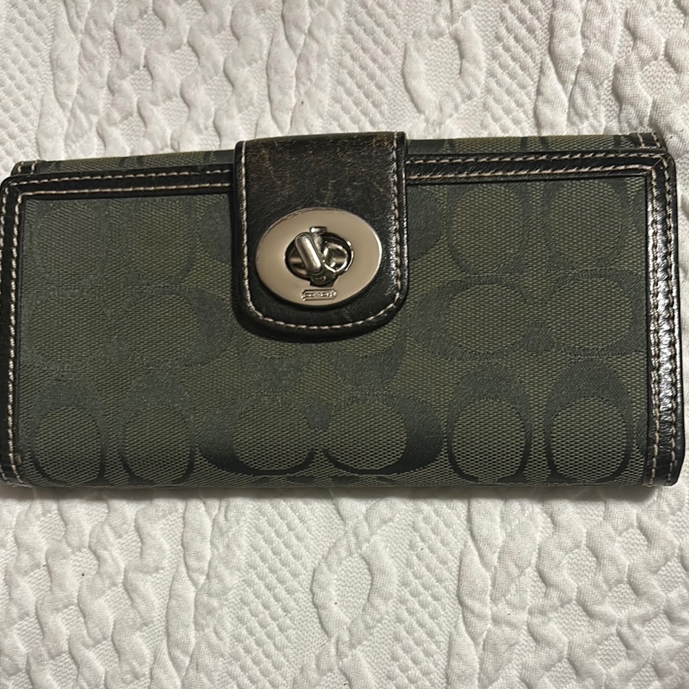 Coach Olive Wallet with Signature Turnbuckle